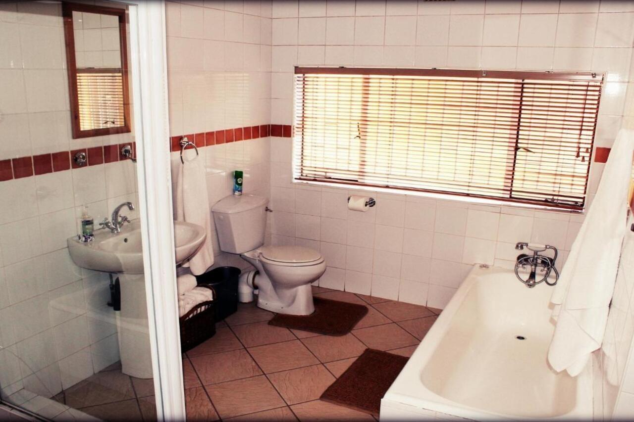 Aqua Terra Guest House ไลเดนเบิร์ก ภายนอก รูปภาพ