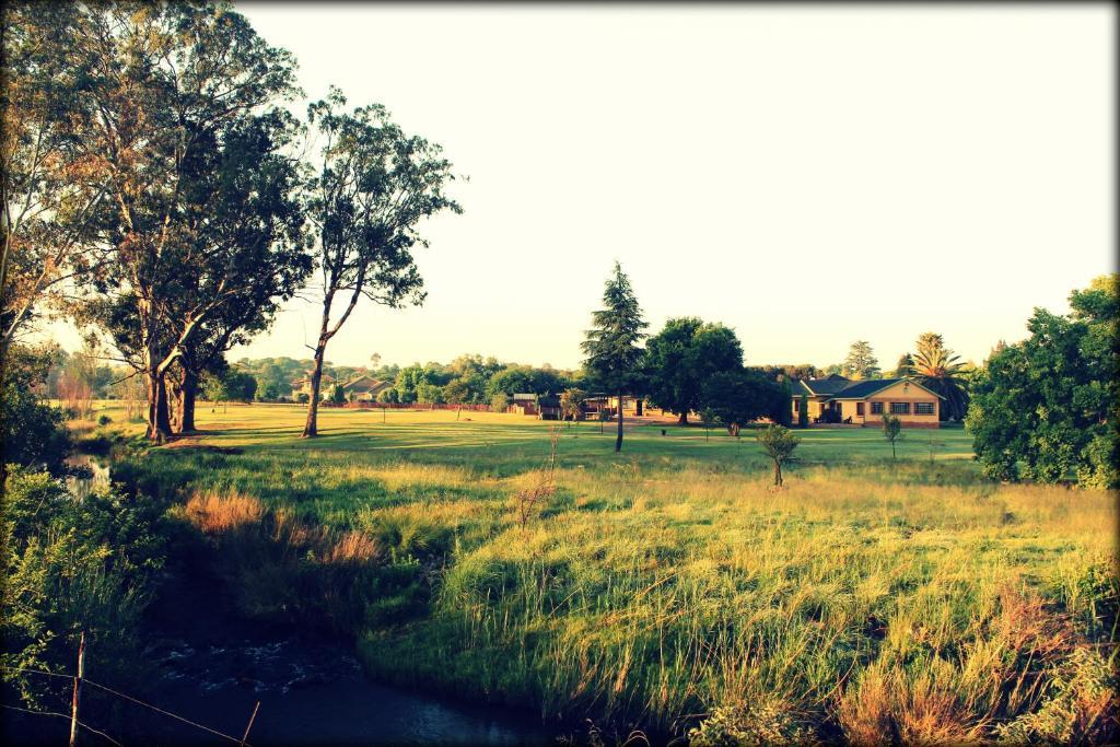 Aqua Terra Guest House ไลเดนเบิร์ก ภายนอก รูปภาพ