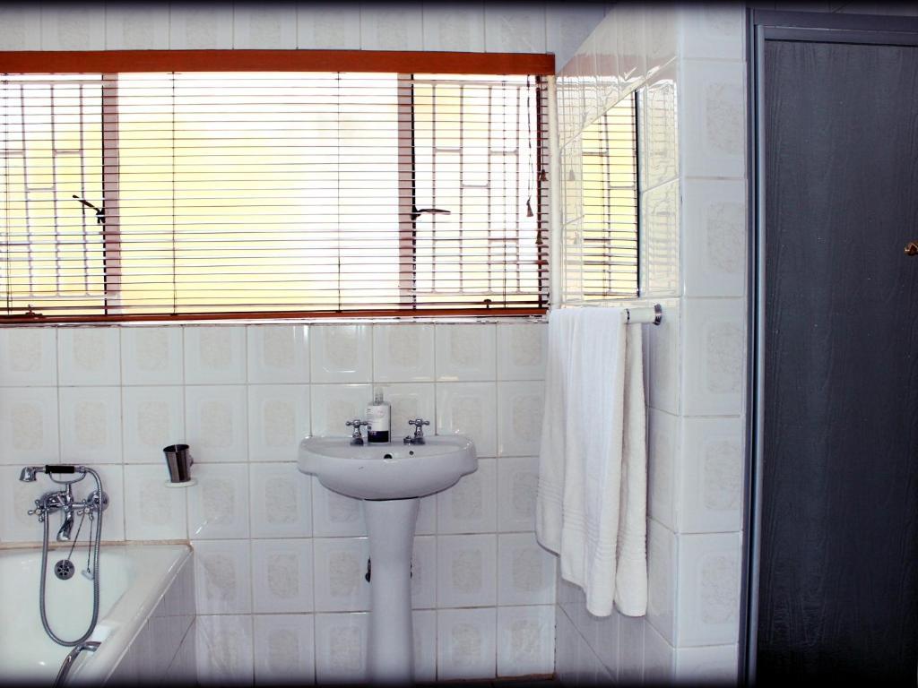 Aqua Terra Guest House ไลเดนเบิร์ก ภายนอก รูปภาพ